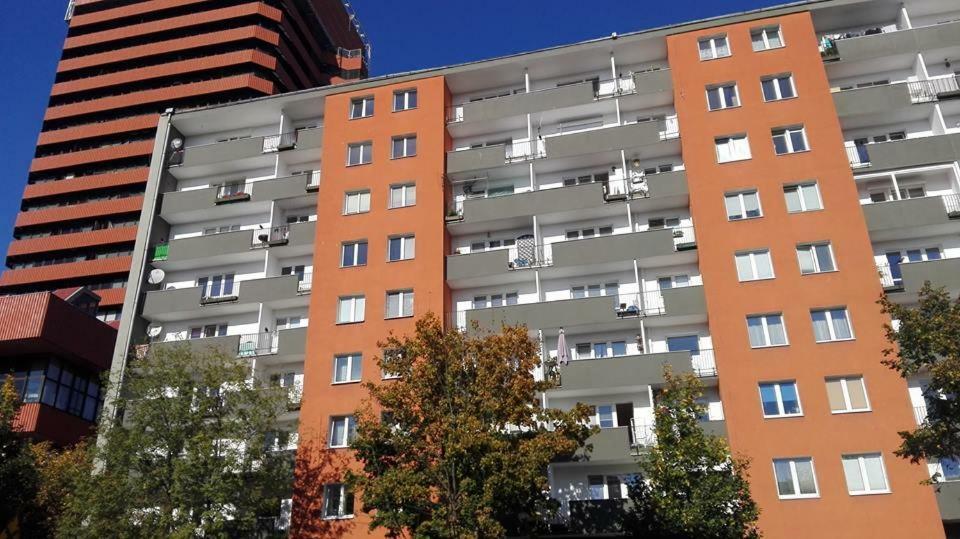Powstancow Wielkopolskich 12 Poznań Esterno foto